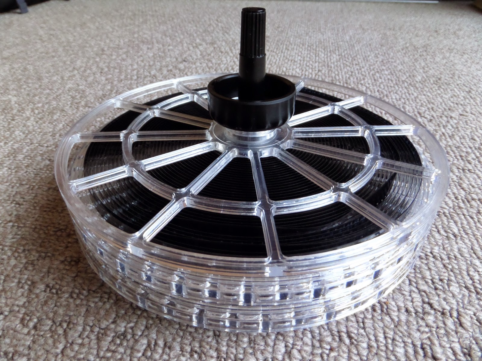 How to wind a Super 8 film to a lomo tank reel Leo Stehlik